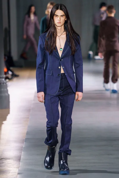 Look 19